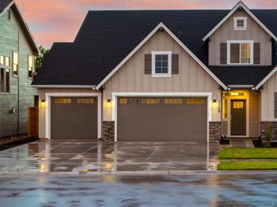 Zoom produit : la porte de garage Rustique pour votre maison traditionnelle